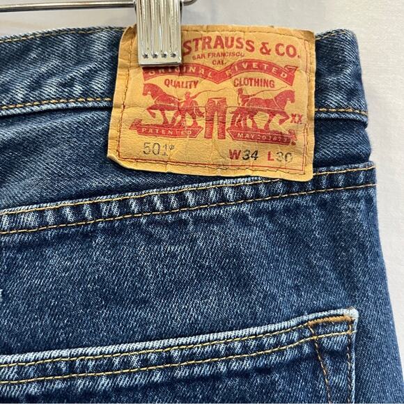 Levi's 501 Buttonfly Straight Medium Wash Denim Jeans Mens 34x30 Classic Basic - Picture 7 of 11